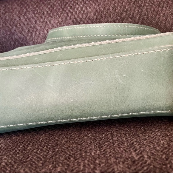 SOLD Portland Leather Goods Small Cucumber Juliette Tote - Picture 5 of 7